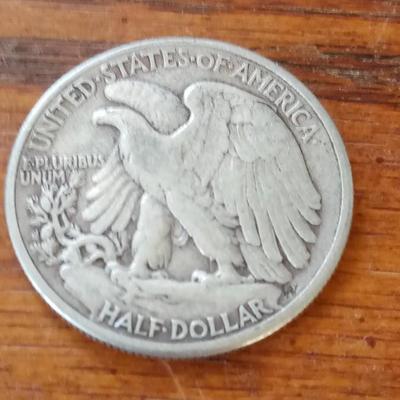 LOT 79 WW II SILVER HALF DOLLAR