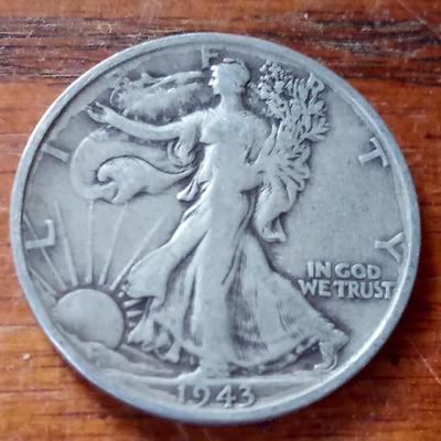 LOT 79 WW II SILVER HALF DOLLAR