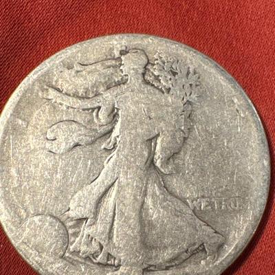 1929 WALKING LIBERTY HALF .60c I S COIN