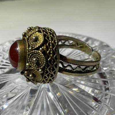 Vintage Sterling Silver Filigree Carnelian Ring with an Adjustable Shank in Good Preowned Condition.
