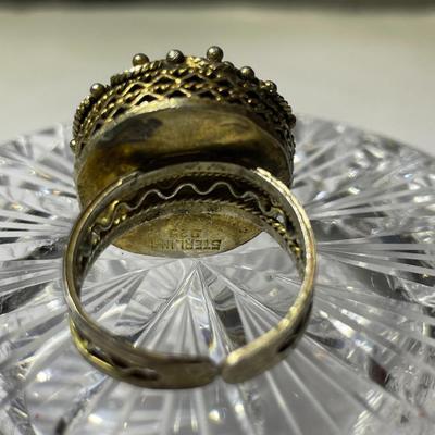 Vintage Sterling Silver Filigree Carnelian Ring with an Adjustable Shank in Good Preowned Condition.