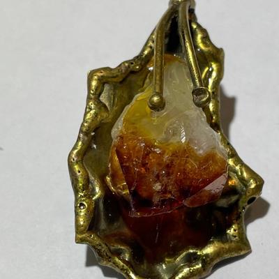 Vintage Geode Crystal Quartz Fragment Clip-on Earrings in Good Preowned Condition.