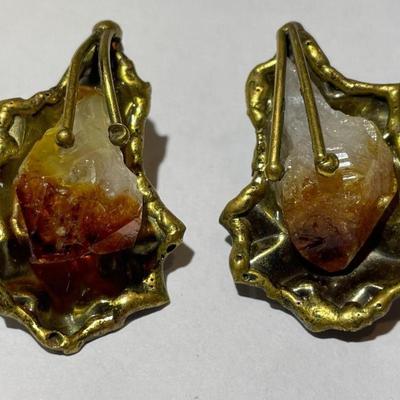 Vintage Geode Crystal Quartz Fragment Clip-on Earrings in Good Preowned Condition.