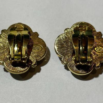 Vintage Designer Joan Rivers Clip-on Earrings in VG Preowned Condition.