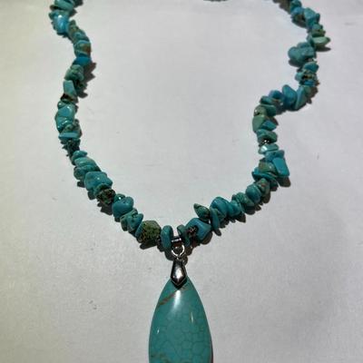 Vintage Mid-Century Turquoise Necklace w/Pendant 18" Long in Good Preowned Condition.