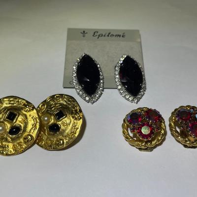 3-Vintage Pair of Clip-on Fashion Earrings in Very Good Preowned Condition.