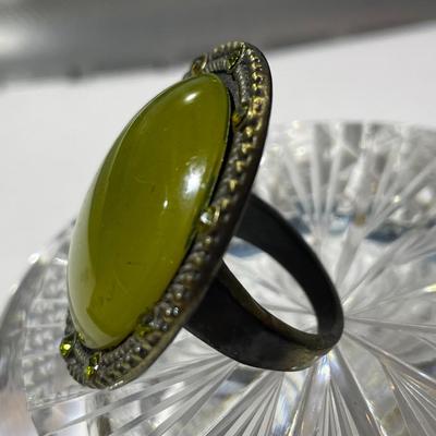 Vintage Fashion Green Stone Ring Size 6 New Never Worn Condition as Pictured.