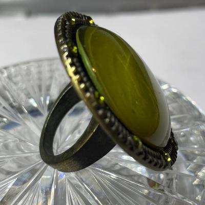 Vintage Fashion Green Stone Ring Size 6 New Never Worn Condition as Pictured.