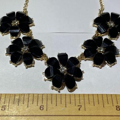 Vintage Ashley Cooper Collection Jewelry Gold Toned Set Necklace w/Matching Stud Back Earrings.