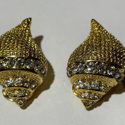 Vintage Kenneth Jay Lane KJL Gold Tone Seashell Clip-on Earrings with Rhinestones in VG Preowned Condition.