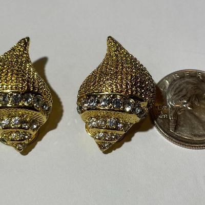 Vintage Kenneth Jay Lane KJL Gold Tone Seashell Clip-on Earrings with Rhinestones in VG Preowned Condition.