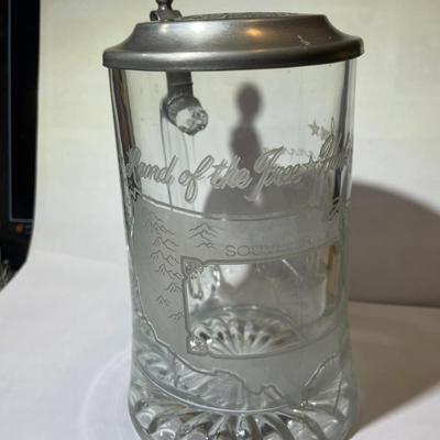 Vintage America the Beautiful Etched Glass Beer Mug/Stein in VG Preowned Condition.