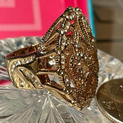 Vintage Never Worn Fashion Rhinestone Ring Size-6.75 in Very Good Condition.
