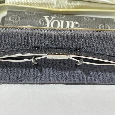 Vintage Sterling Silver Collar Bar Clip Holder in Very Good NIB Condition as Pictured.