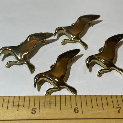 4-Vintage Ducks/Seagulls Fashion Pins/Brooches in Very Good Preowned Condition as Pictured.
