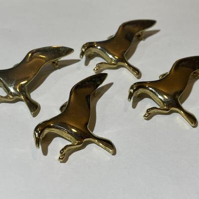 4-Vintage Ducks/Seagulls Fashion Pins/Brooches in Very Good Preowned Condition as Pictured.