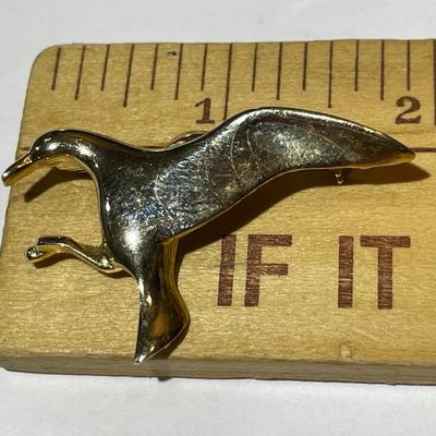 4-Vintage Ducks/Seagulls Fashion Pins/Brooches in Very Good Preowned Condition as Pictured.