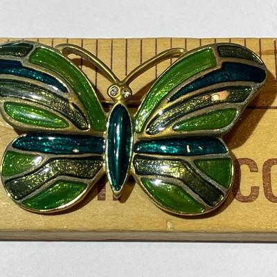 Vintage Enameled Butterfly Fashion Pin/Brooch in Very Good Preowned Condition.