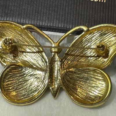 Vintage Enameled Butterfly Fashion Pin/Brooch in Very Good Preowned Condition.
