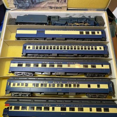 Vintage RIVIROSSI HO The BLUE COMET CNJ 4-6-2 Engine & 5 CAR PASSENGER SET w/Original Boxes and a Custom Converted Wine Wooden Box....