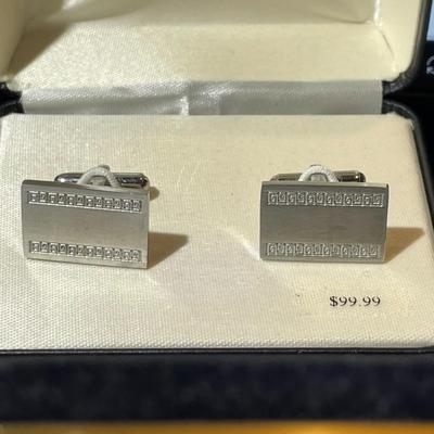 4-Vintage Pair of Name Brand Designer Cufflinks in VG Preowned Condition as Pictured.