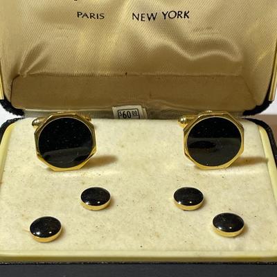 4-Vintage Pair of Name Brand Designer Cufflinks in VG Preowned Condition as Pictured.