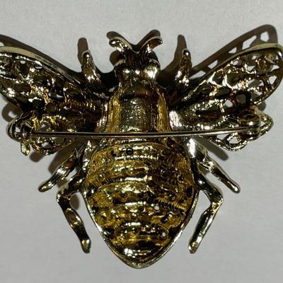 Vintage Rhinestone Bee Pin/Brooch in VG Preowned Condition from an Estate.