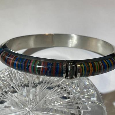 New Never Used Jay King (DTR) Mine Finds Rainbow Calsilica Hinged Sterling Silver Bangle Bracelet (Jewelry #11).