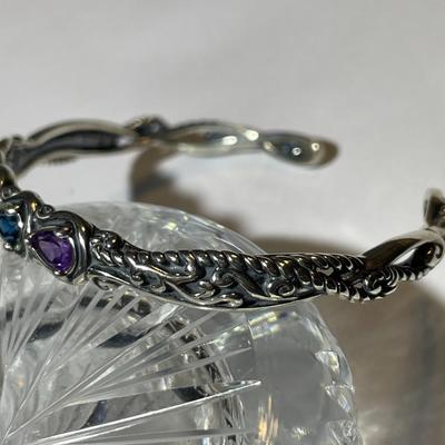 New Never Used CAROLYN POLLACK 925 Sterling Silver Amethyst Color & Blue Stone Swirl Cuff Bracelet Standard Size. (Jewelry #9).