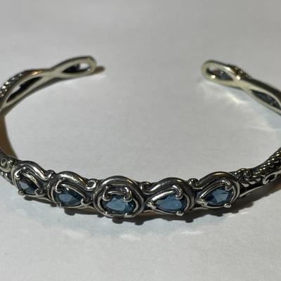 New Never Used CAROLYN POLLACK 925 Sterling Silver Blue Color Stones Swirl Cuff Bracelet Standard Size. (Jewelry #8).