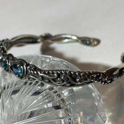 New Never Used CAROLYN POLLACK 925 Sterling Silver Blue Color Stones Swirl Cuff Bracelet Standard Size. (Jewelry #8).