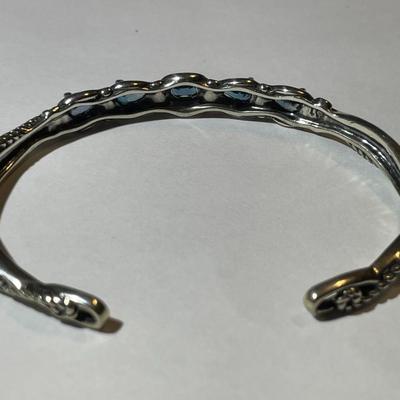 New Never Used CAROLYN POLLACK 925 Sterling Silver Blue Color Stones Swirl Cuff Bracelet Standard Size. (Jewelry #8).