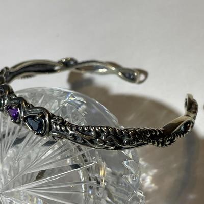 New Never Used CAROLYN POLLACK 925 Sterling Silver Amethyst Color & Blue Stone Swirl Cuff Bracelet Standard Size. (Jewelry #7).