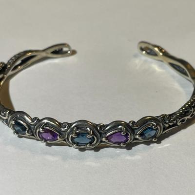 New Never Used CAROLYN POLLACK 925 Sterling Silver Amethyst Color & Blue Stone Swirl Cuff Bracelet Standard Size. (Jewelry #7).
