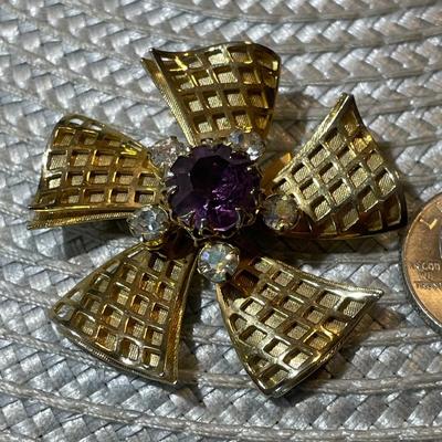 Vintage Gold-tone Amethyst Crystal/Rhinestone Fashion Pin/Brooch in Good Preowned Condition.