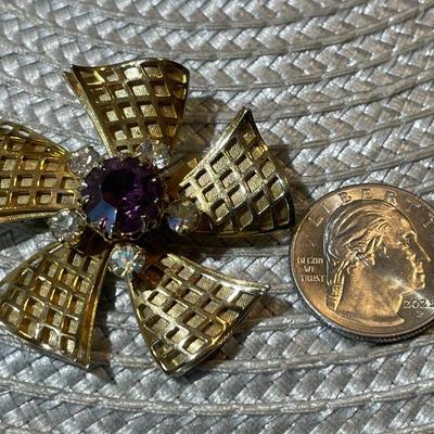 Vintage Gold-tone Amethyst Crystal/Rhinestone Fashion Pin/Brooch in Good Preowned Condition.