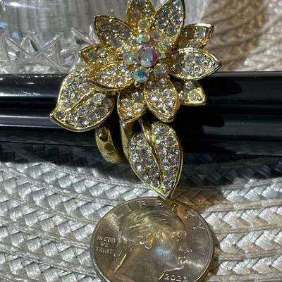 Vintage Gold-tone Crystal/Rhinestone Fashion Ring Size 5-3/4 in Good Preowned Condition.