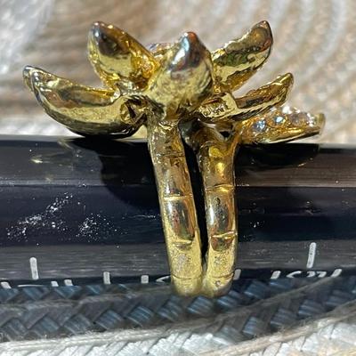 Vintage Gold-tone Crystal/Rhinestone Fashion Ring Size 5-3/4 in Good Preowned Condition.