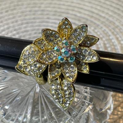 Vintage Gold-tone Crystal/Rhinestone Fashion Ring Size 5-3/4 in Good Preowned Condition.
