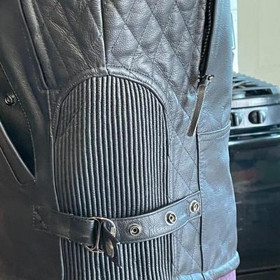 Harley Davidson Heavy XL Leather Motorcycle Jacket w/Zipper Lining in Newer Never Worn Condition.