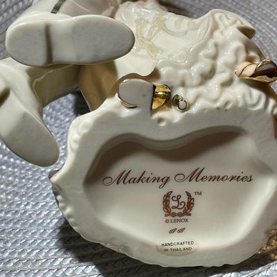 Lenox Bride / Groom Making Memories Figurine / Cake Topper Ivory 24k Gold Accents 8.75" Tall in VG Preowned Condition.