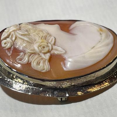 Ornate Antique Victorian 10K White Gold Carved Shell Cameo Pin 1.25" x 1.50" in Good Preowned Condition.