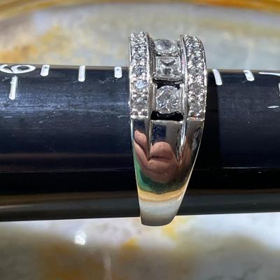 (Ring #10) Sterling Silver .925 Fashion Ring Size 8 in VG Never Worn Condition.