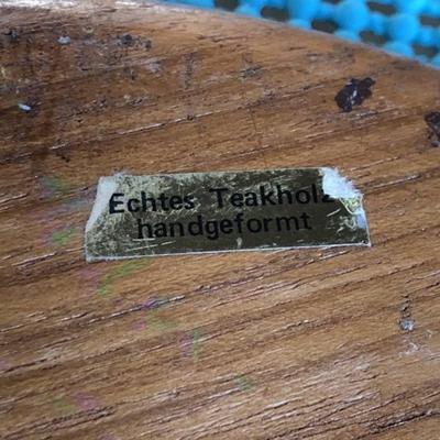 Vintage Echtes Teakholz Handgeformt Hand Painted Wooden Plaque 10" Diameter from an Estate.