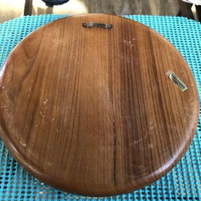 Vintage Echtes Teakholz Handgeformt Hand Painted Wooden Plaque 10" Diameter from an Estate.