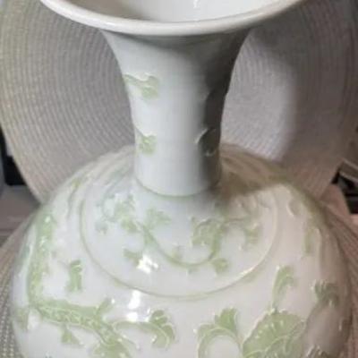 Vintage Chinese Qianlong Blue Under Glazed Mark Celadon Green & White 12" Dragon Lotus Vase in VG Preowned Condition.