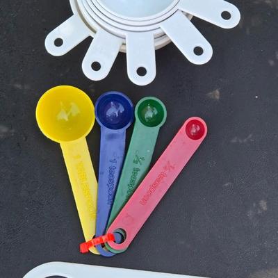Measuring Cups, Spoons and Spaghetti Amount