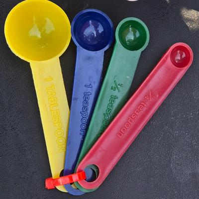 Measuring Cups, Spoons and Spaghetti Amount