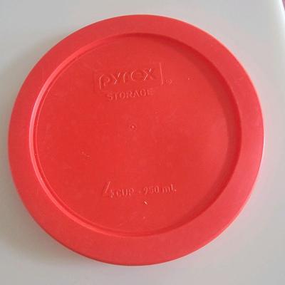 Pyrex Glass Bowls 2, 3, and 4 cups- all with lids!