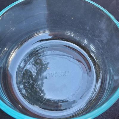 Pyrex Glass Bowls 2, 3, and 4 cups- all with lids!